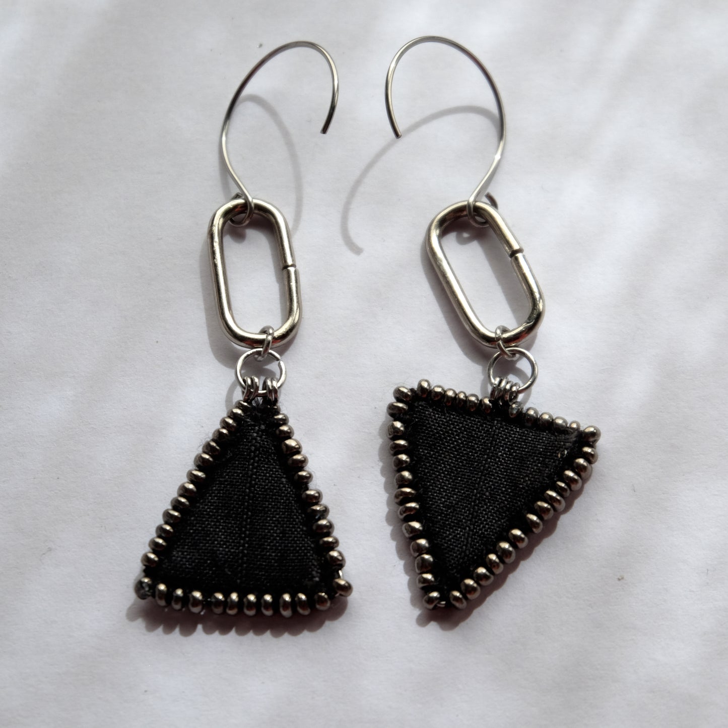 Orecchini AV in seta con con perline