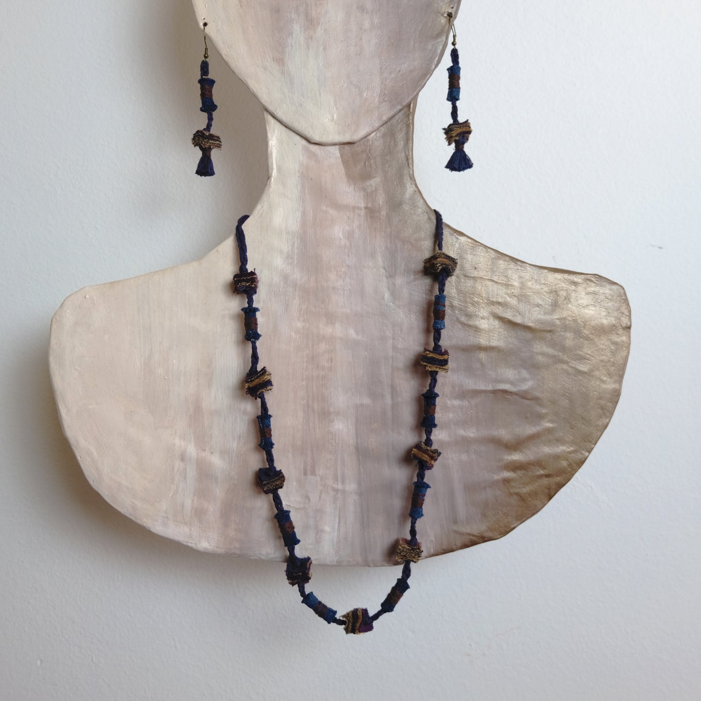 Collana in cotone blu/marrone