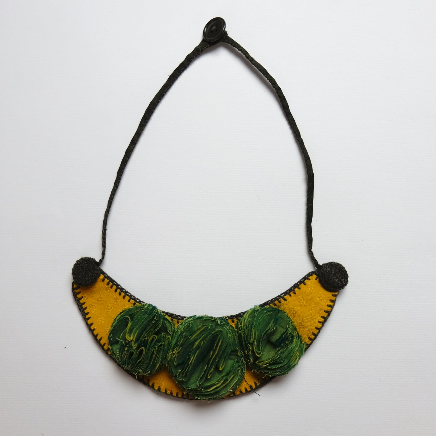 Collana colorata in cotone e seta