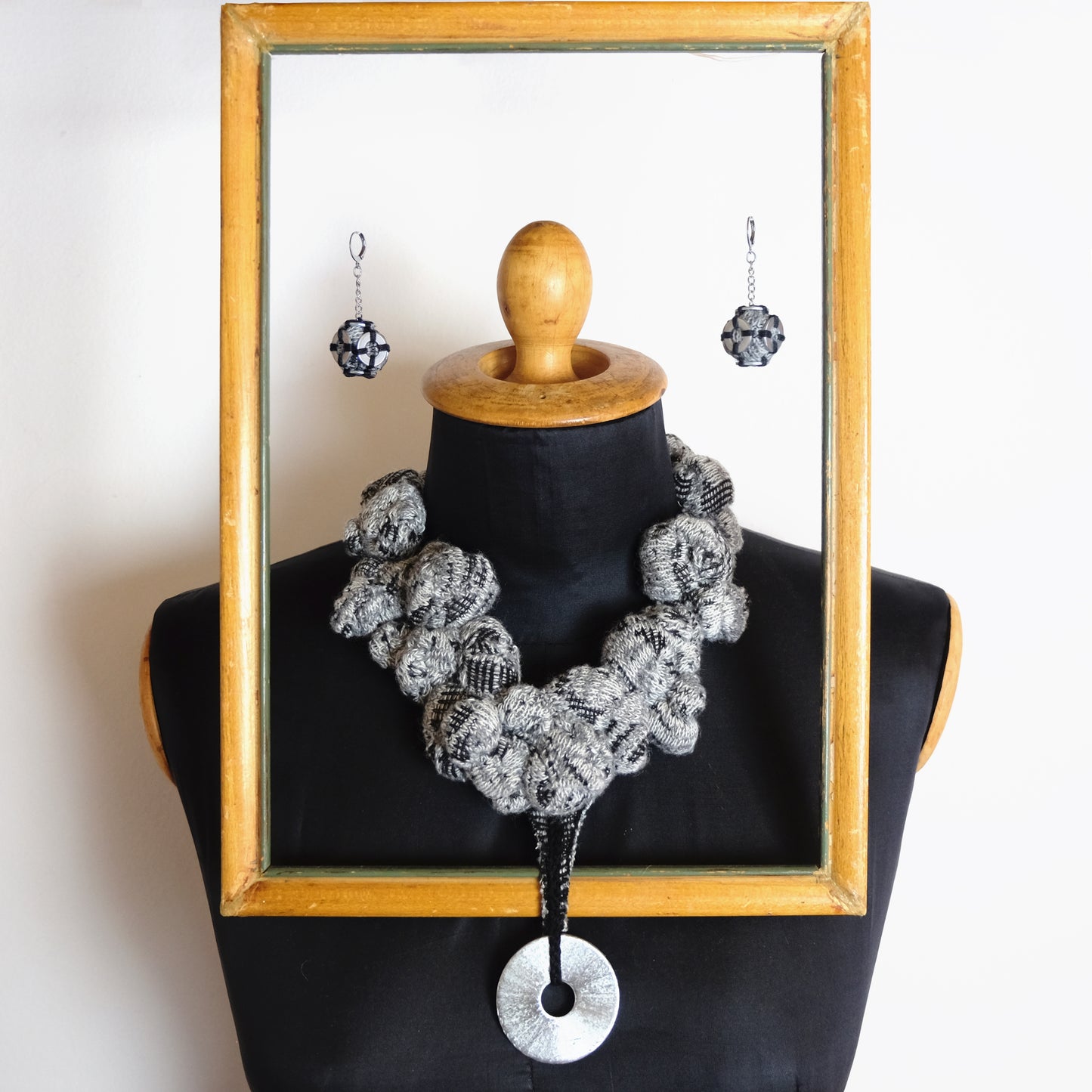 Orecchini pallina di cenere e rondelle