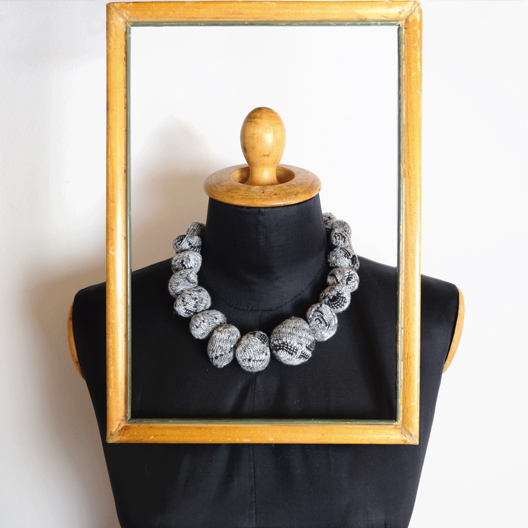 Collana palline di fuliggine _ Black smoker