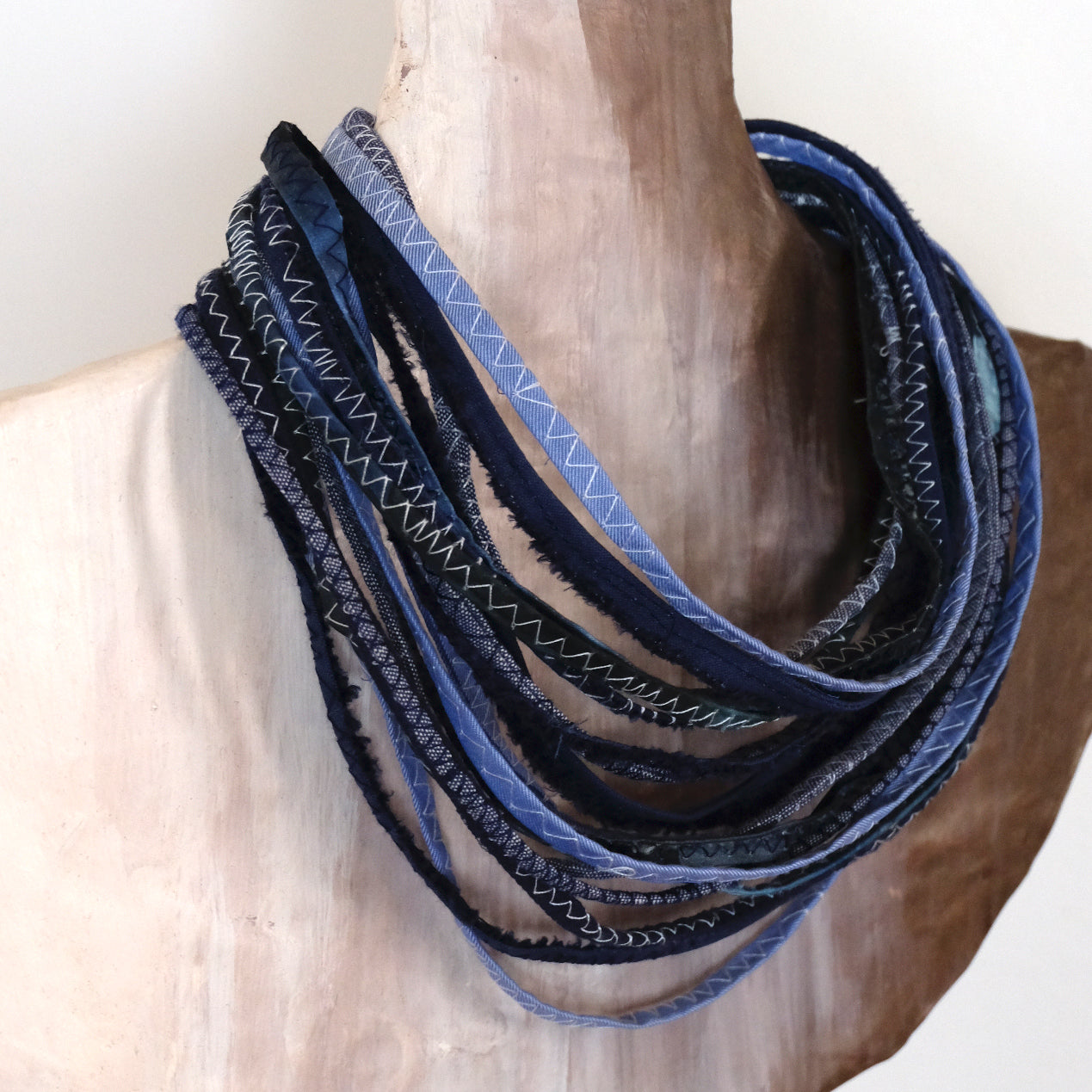 Collana in cotone.