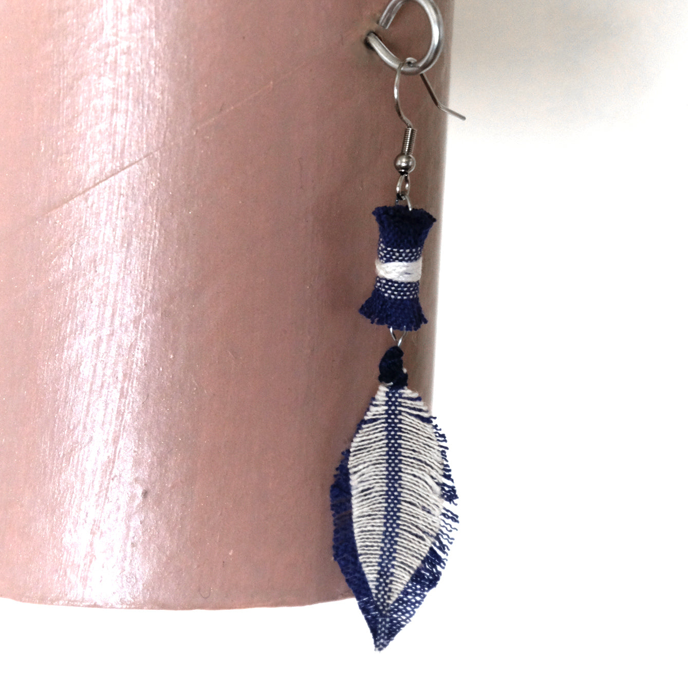 Orecchini in cotone bianco/blu