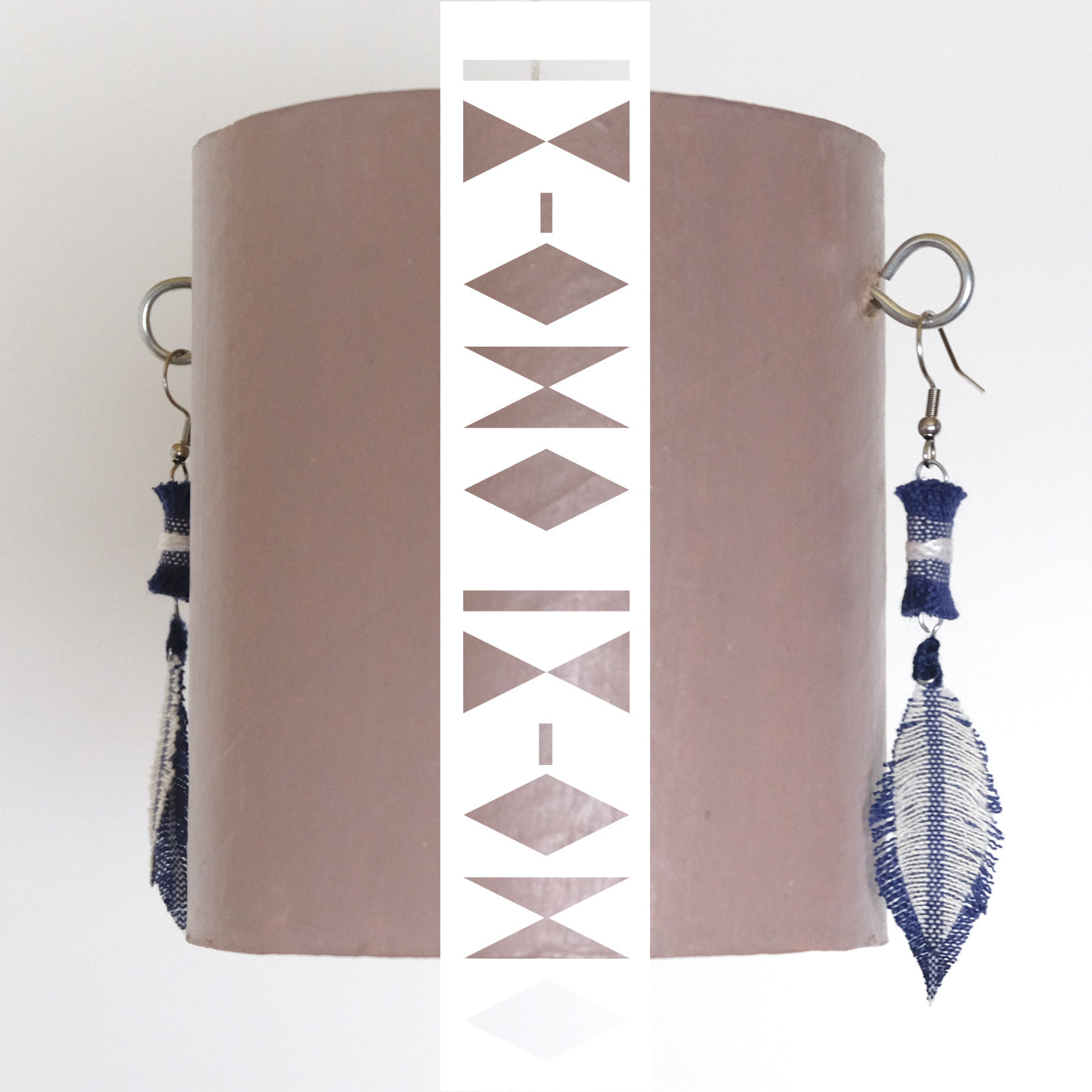 Orecchini in cotone bianco/blu