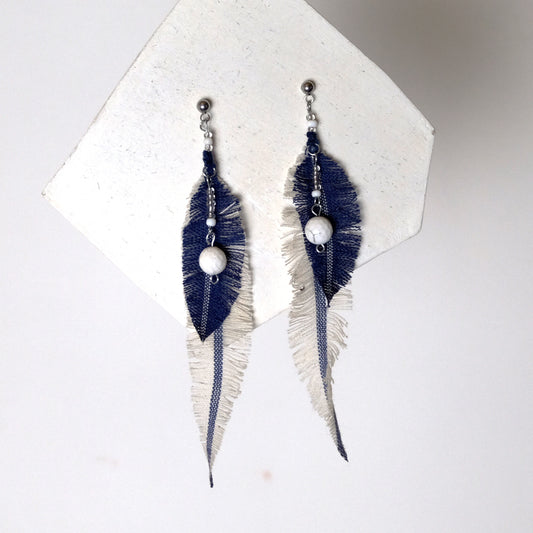 Orecchini in cotone bianco/blu con aulite