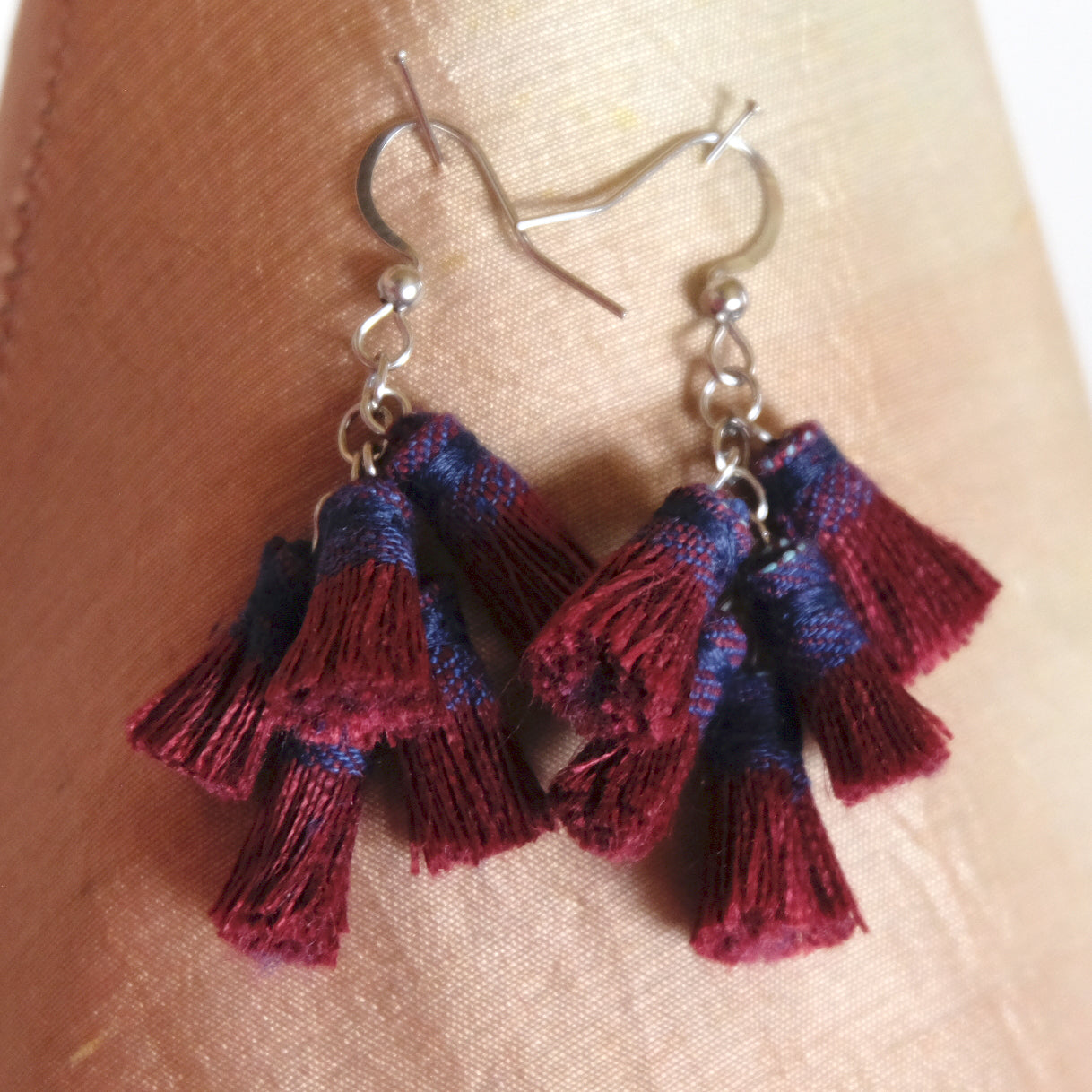 Orecchini con nappe in lino