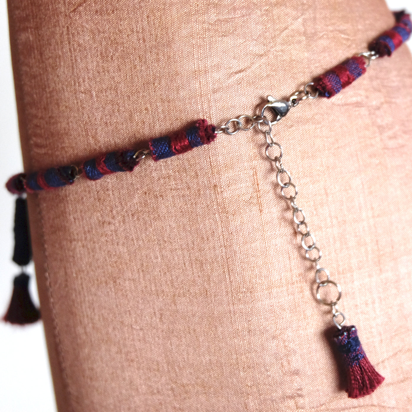 Collana in cotone e lino, con nappe