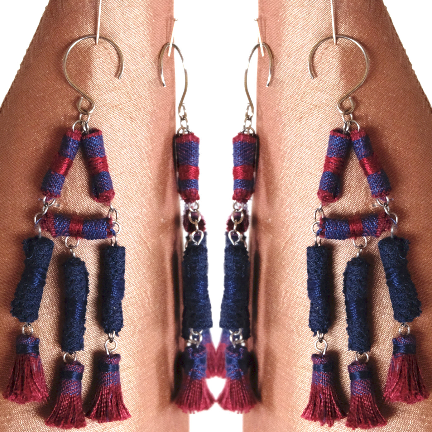 Orecchini in lino con nappa blu e rosso