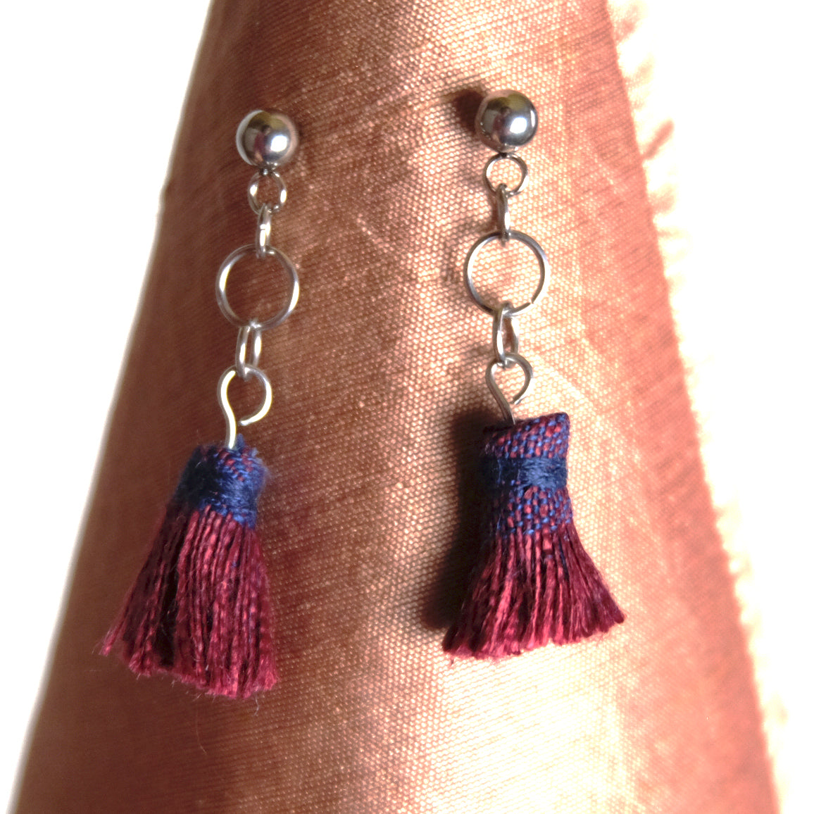 orecchino con nappa in lino