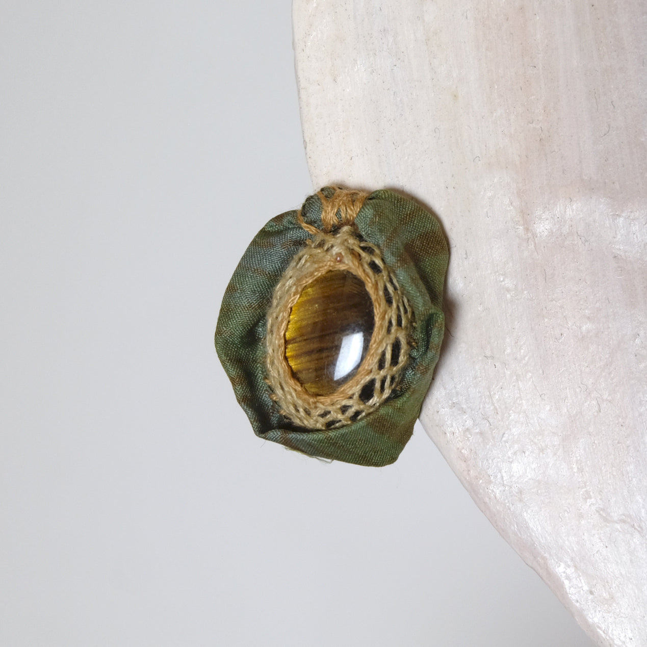 Orecchini in seta con pietra occhio di tigre