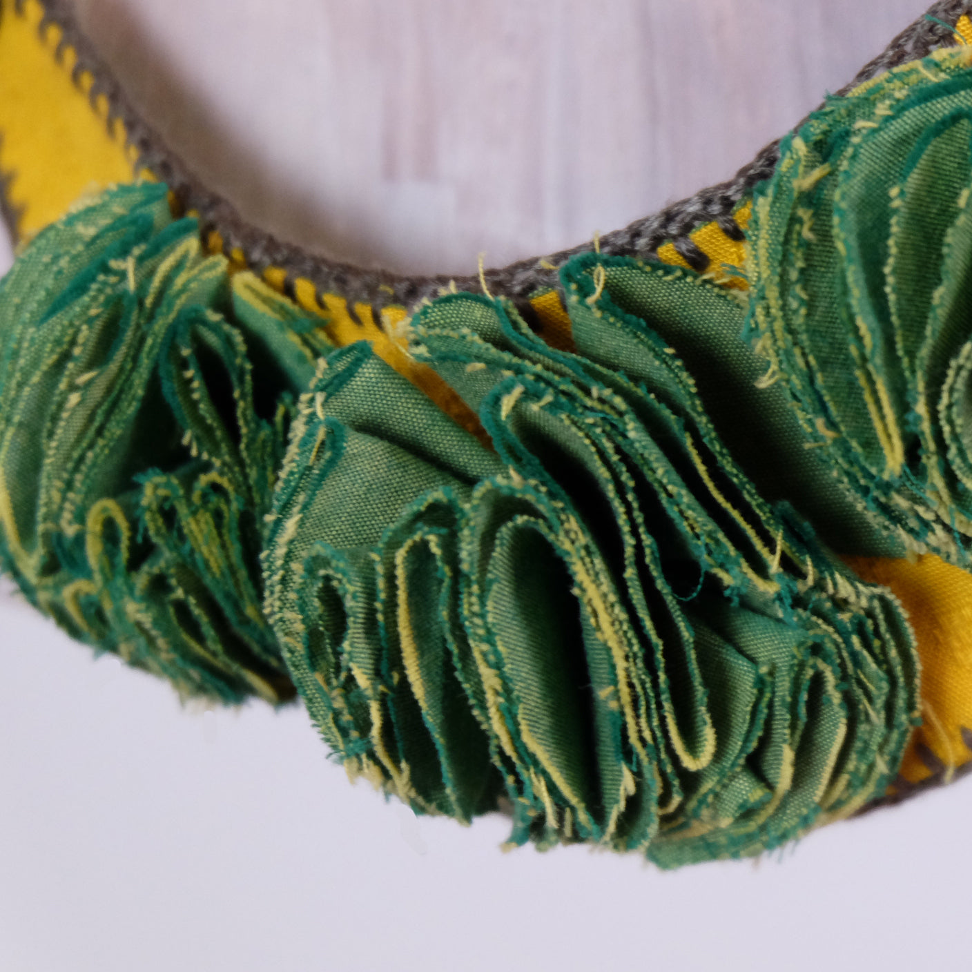 Collana colorata in cotone e seta