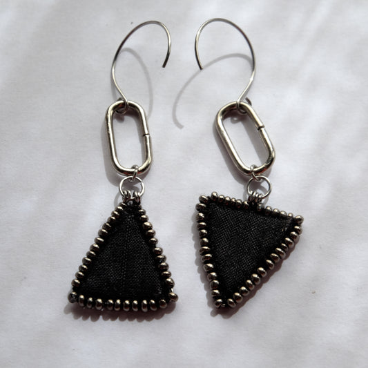 Orecchini AV in seta con con perline