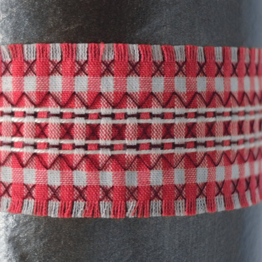 Collana choker in cotone vichy, ricamata. H 3.5cm