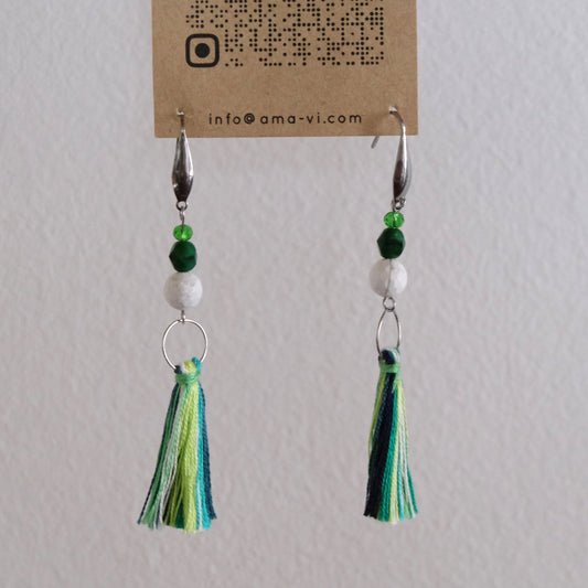 Orecchini con nappa in cotone, aulite e malachite