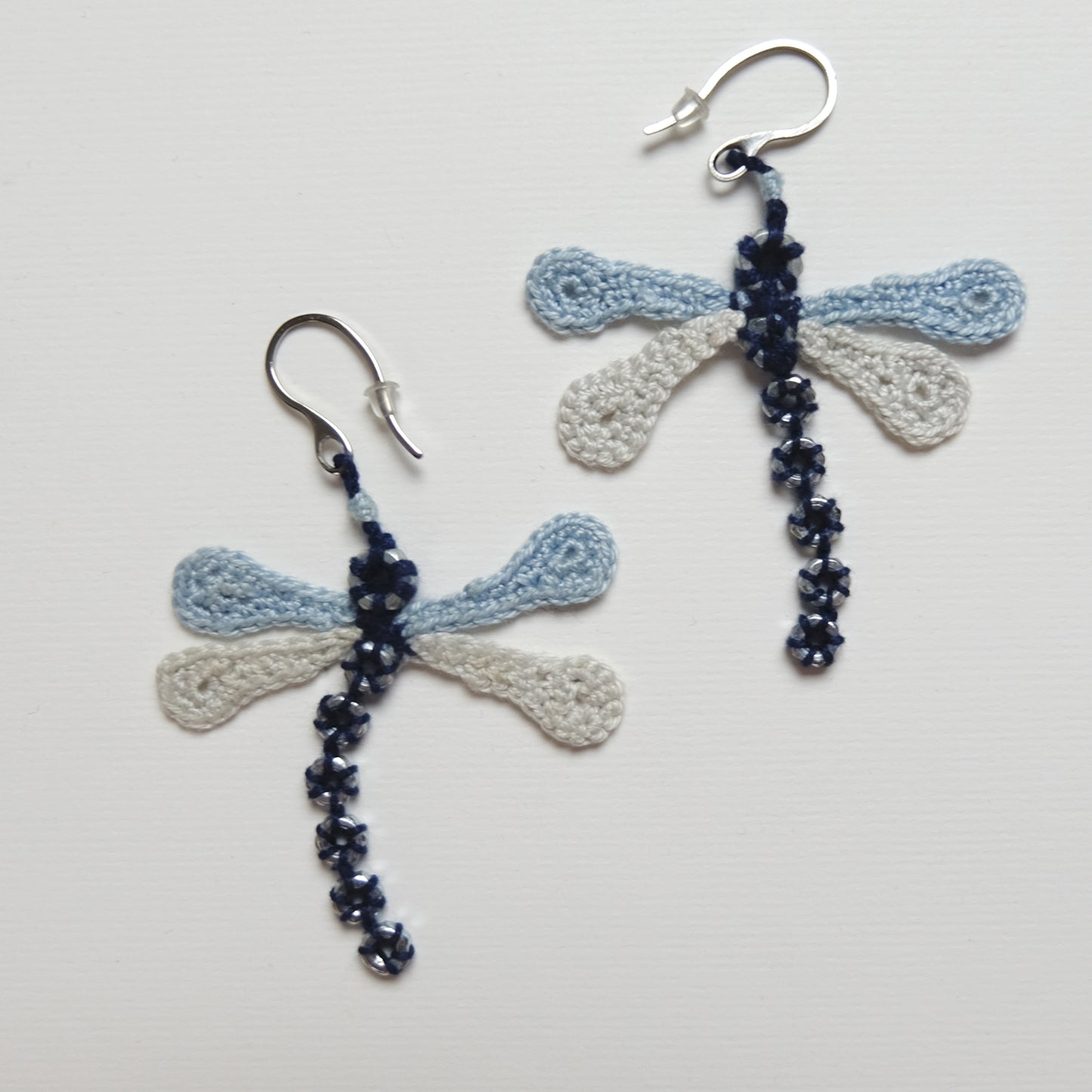 Orecchini uncinetto e bulloni