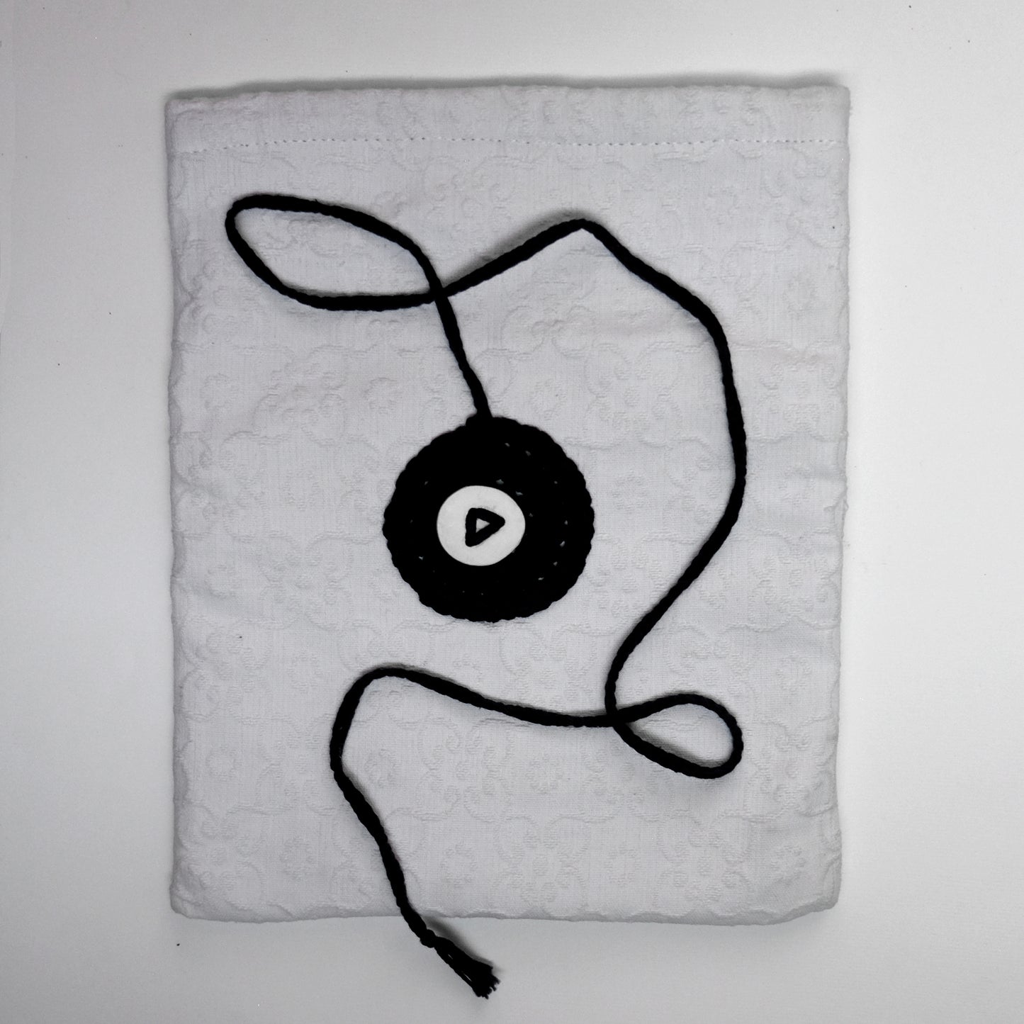 Custodia imbottita con bottone in legno