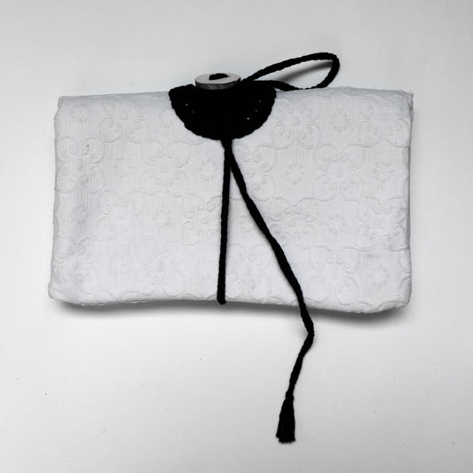 Custodia imbottita con bottone in legno