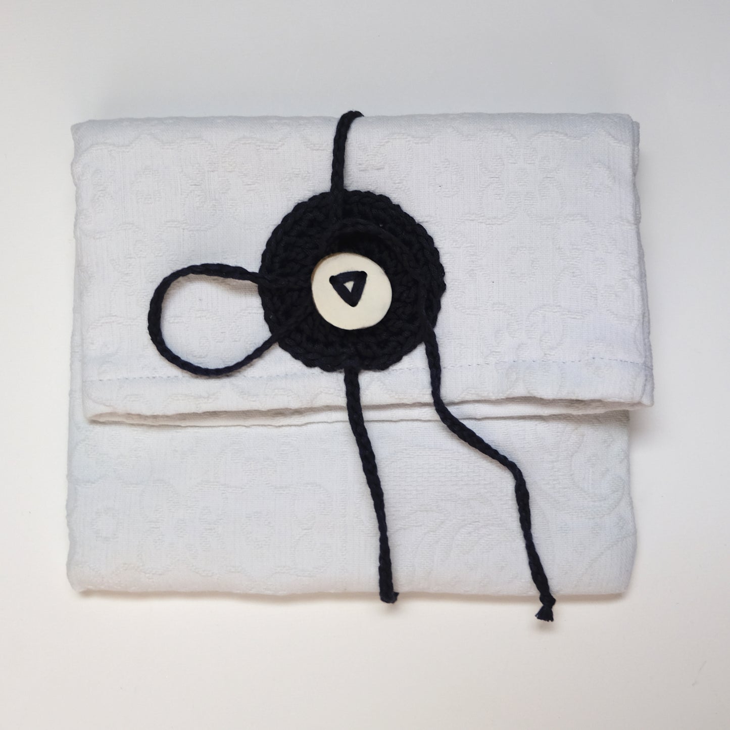 Custodia imbottita con bottone in legno