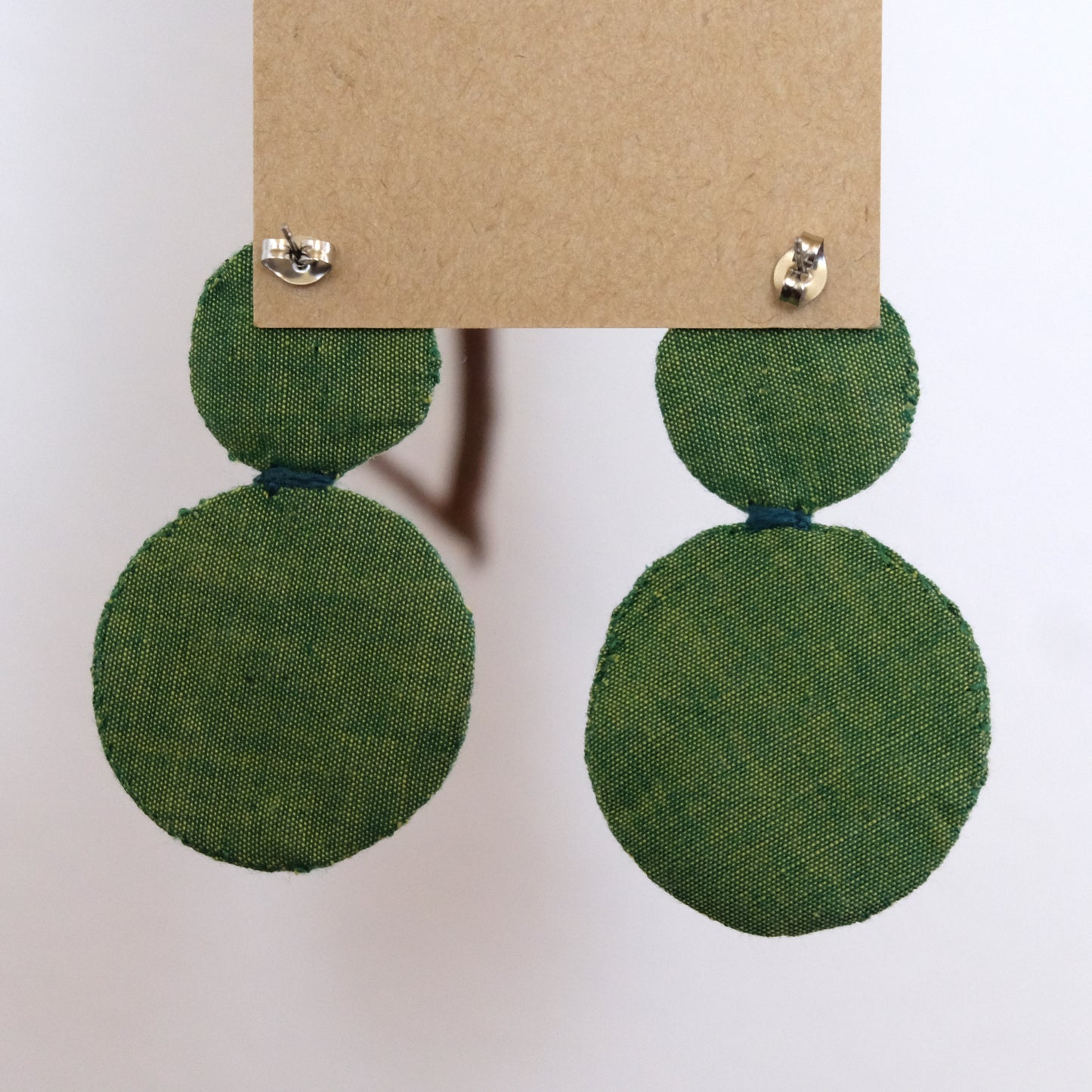 Orecchini con tondini ricamati