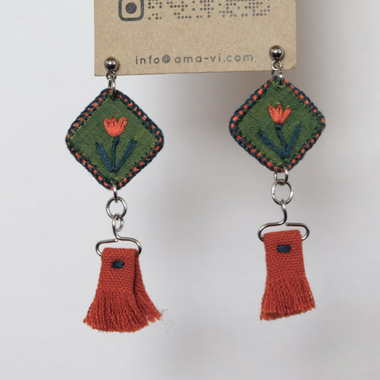 Orecchini ricamati tulipano
