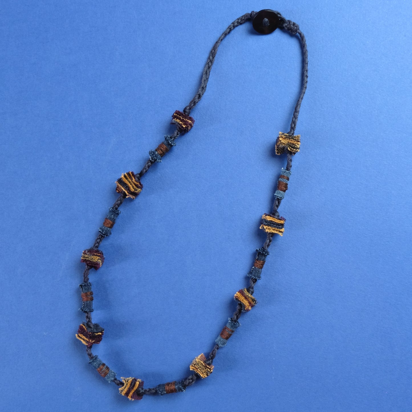 Collana in cotone blu/marrone