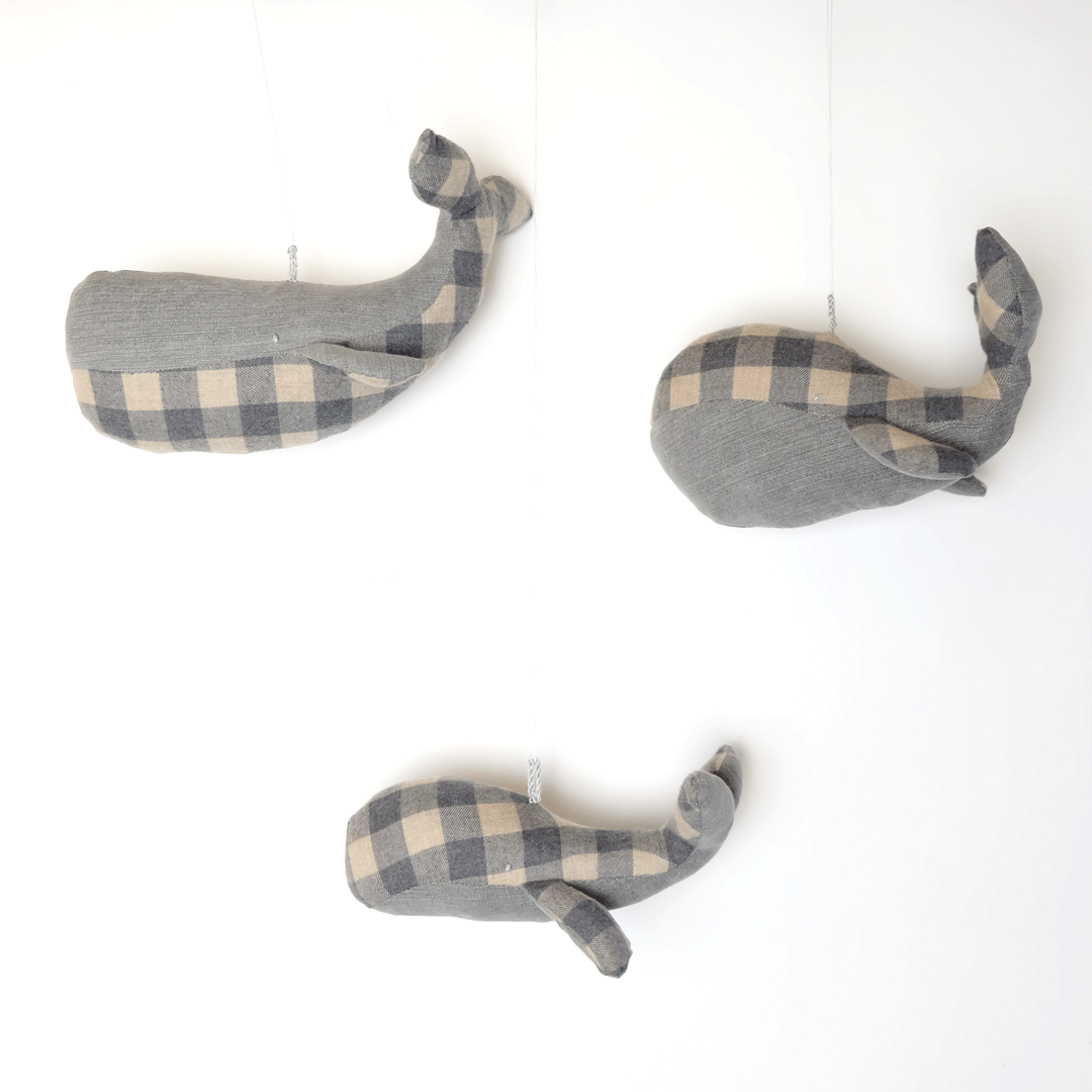 Pupazzo balena grigia mezzana