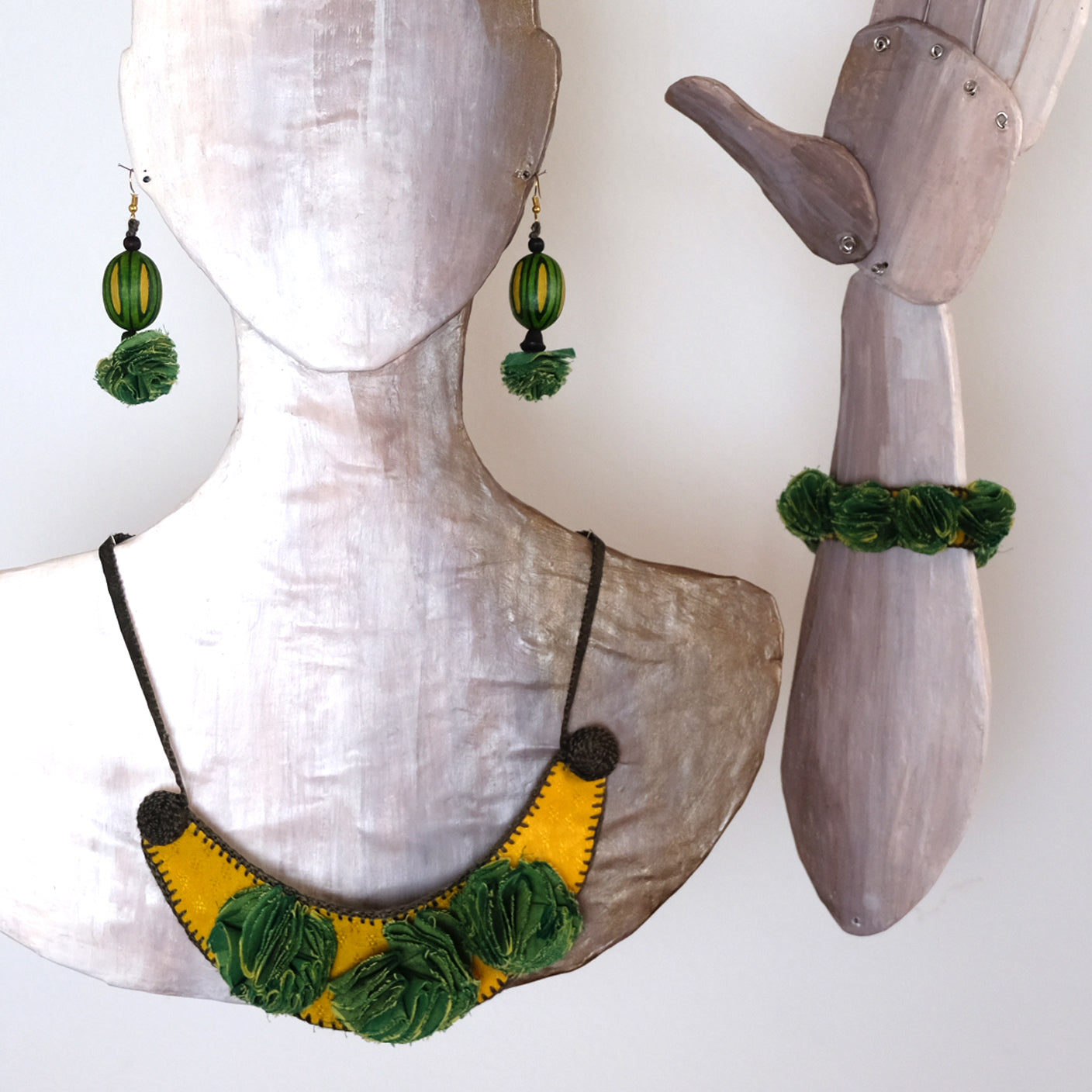 Collana colorata in cotone e seta