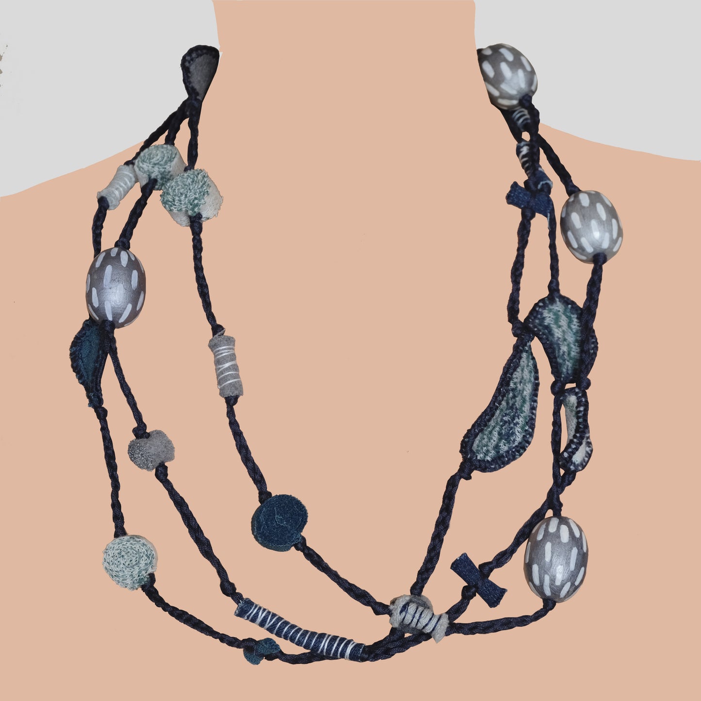 Collana lunga con gocce