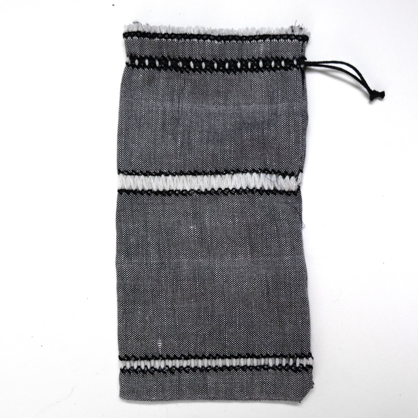 Custodia per carte ricamata a punto giorno