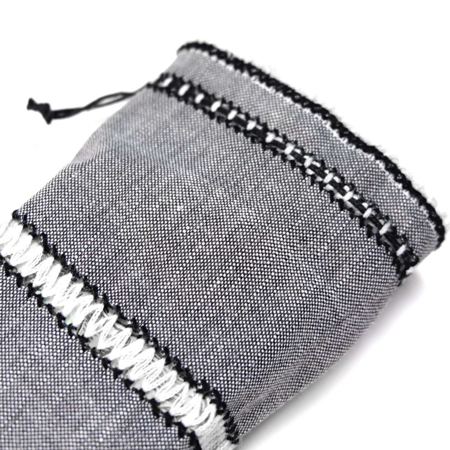 Custodia per carte ricamata a punto giorno