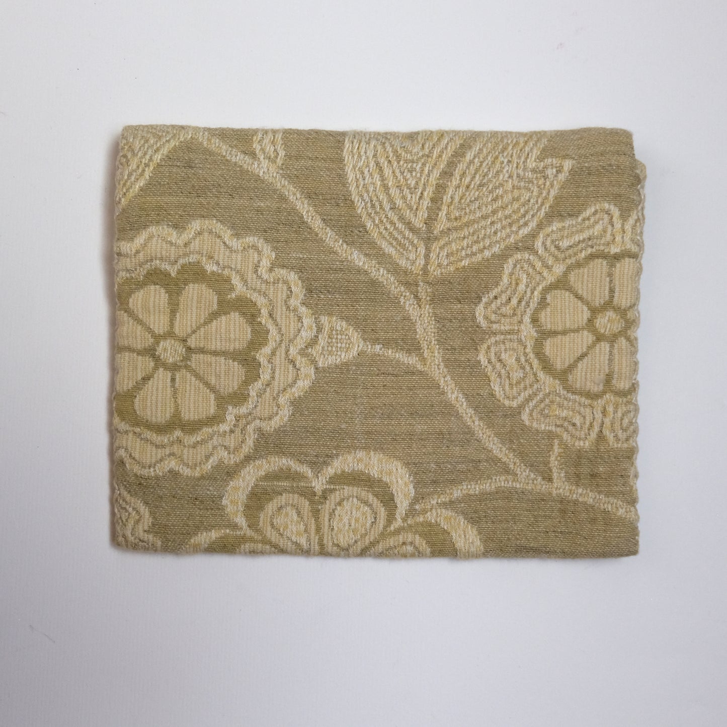 Custodia foderata e ricamata all'uncinetto