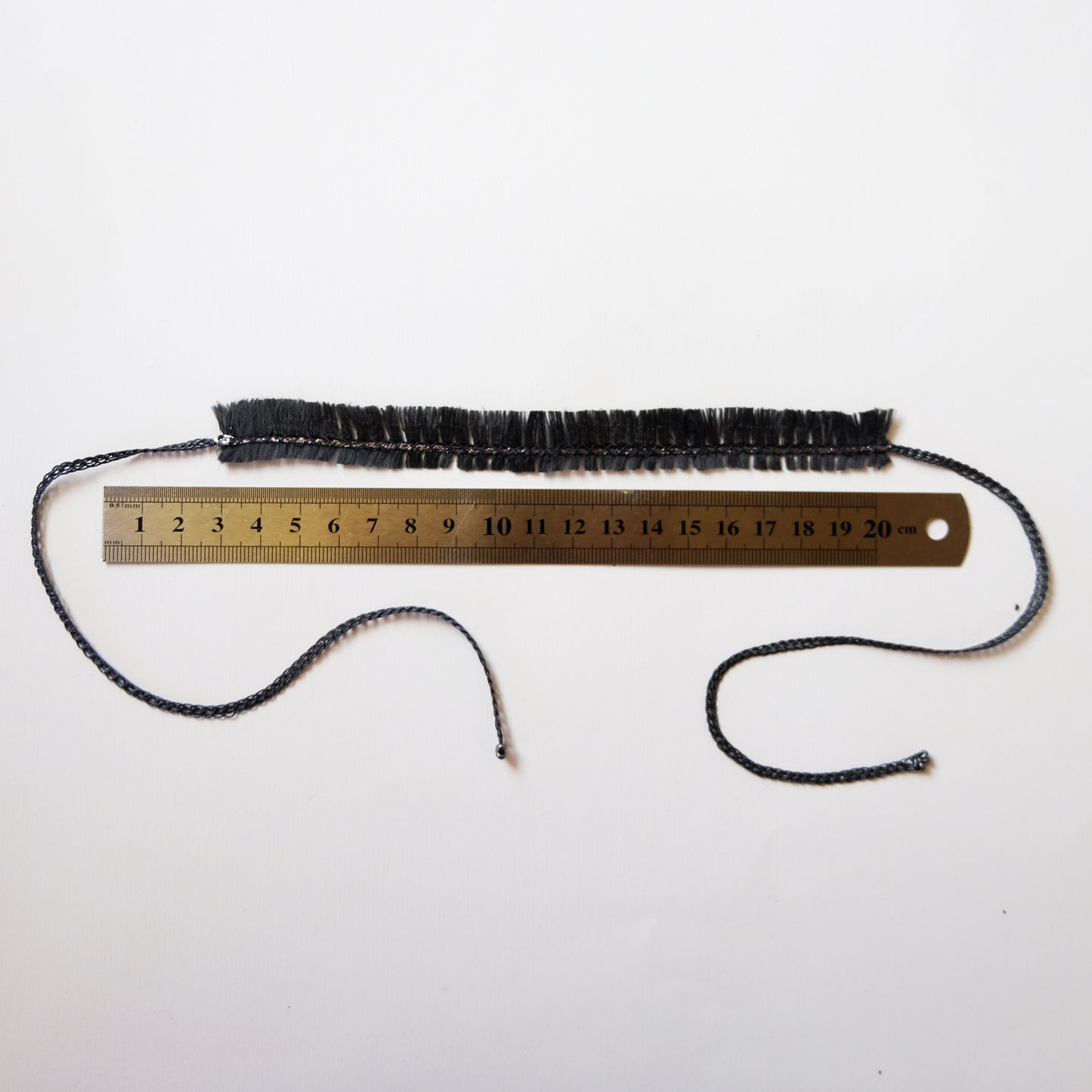 Choker in seta ricamato con inserto in lurex