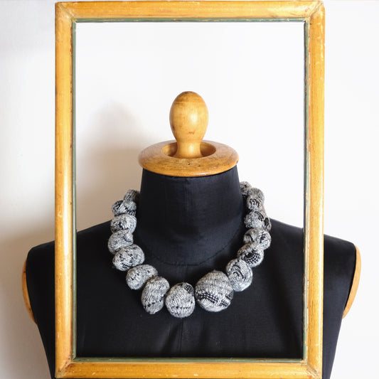 Collana palline di fuliggine _ Black smoker