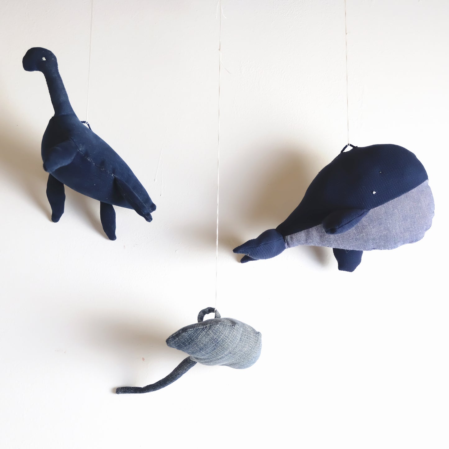 Pupazzo pesce blu panciuto