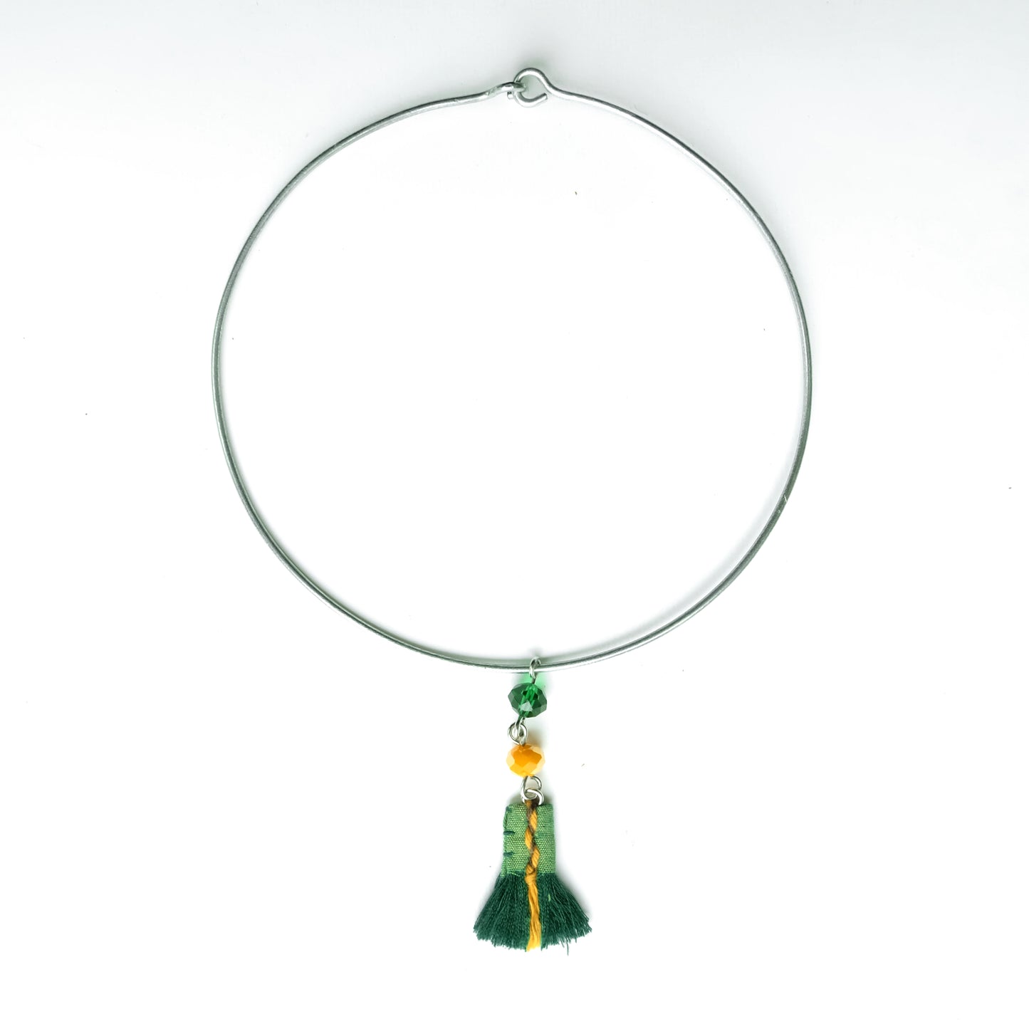 Collana rigida con ciondolo verde/giallo
