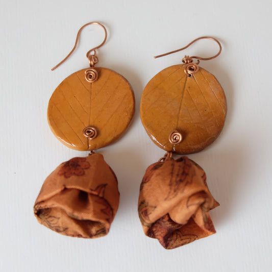 Orecchini in seta e ceramica