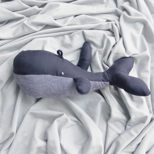 Piccolo pupazzo balena blu